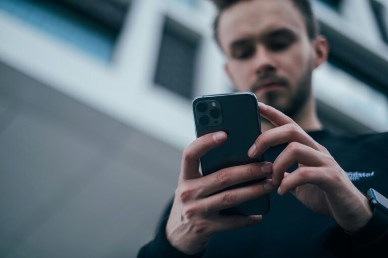 Stay Connected Anywhere: The Best eSIM Devices for Travelers in 2024